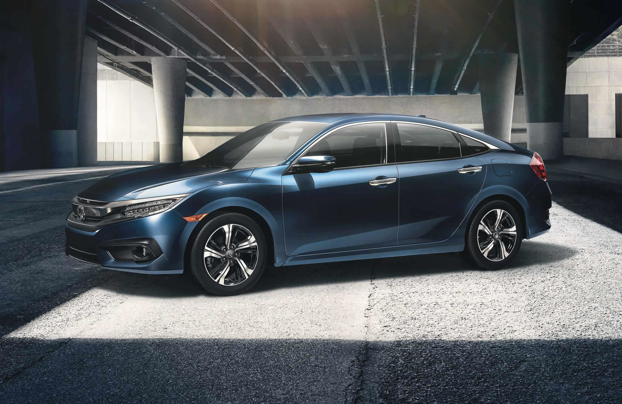 2016-civic-sedan-touring-ext-b-607m-34-front-driver-garage-768-2x