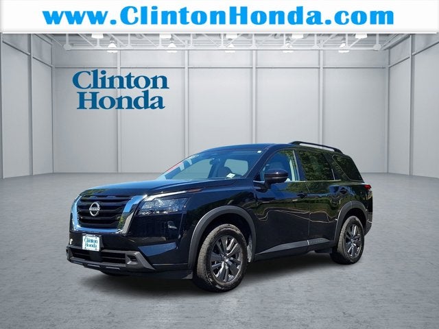 2023 Nissan Pathfinder SV
