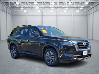 2023 Nissan Pathfinder SV