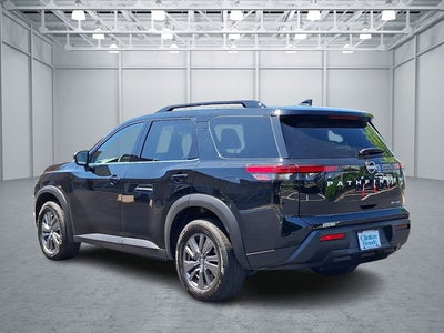 2023 Nissan Pathfinder SV
